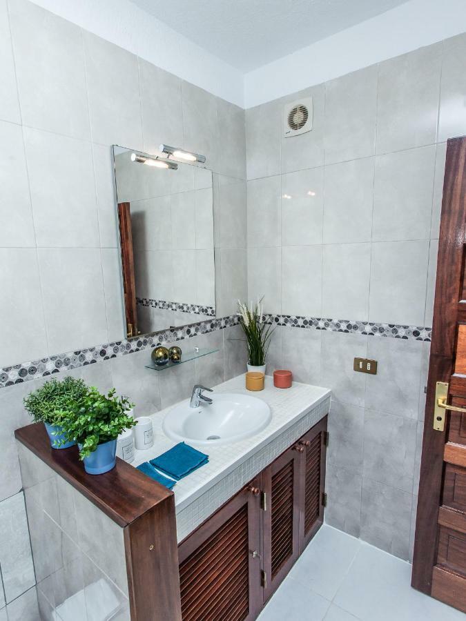 Spectacular Renovated Apartment, 5 Min To Camison Beach, With Aircon Arona  Bagian luar foto